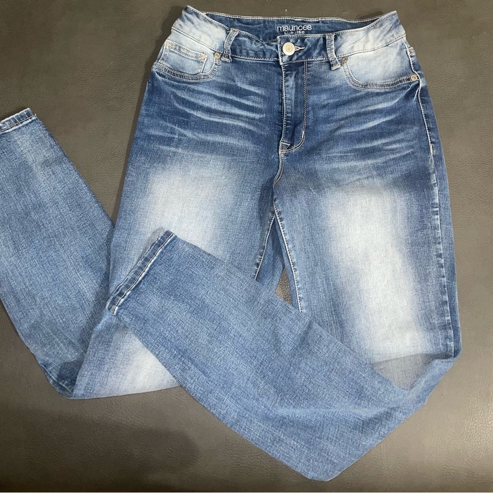 Maurices – High-Rise Jegging
Medium Short | Color/Wash: Medium Blue | Fit: